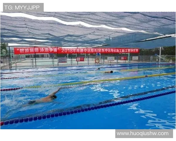 激烈角逐水中争锋 热血游泳比赛展现极限速度与团队精神